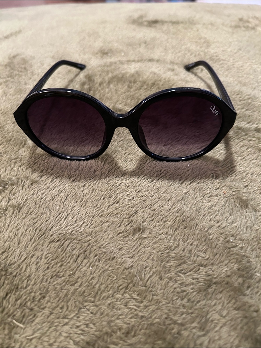 Quay Australia x Benefit Cosmetics Tinted Love Sunglasses - Oversized Black